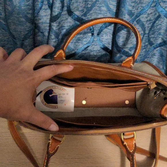 SOLD Dooney & Bourke London Tan and Cream Satchel with Vintage Charm Crossbody - Picture 8 of 8